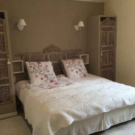 Les Secrets Du Mistral Bed & Breakfast Валансол Екстериор снимка