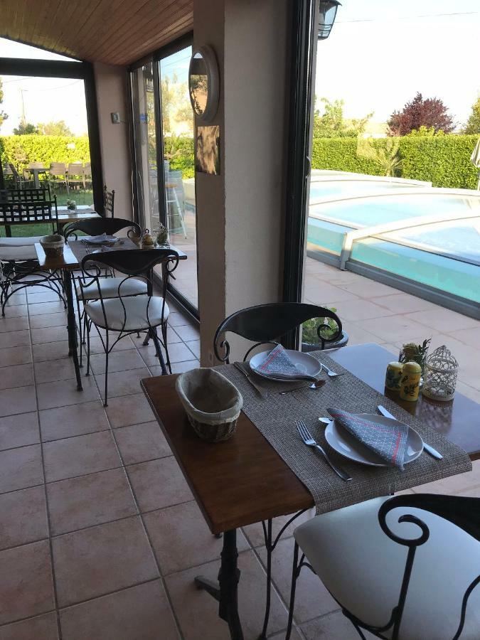 Les Secrets Du Mistral Bed & Breakfast Валансол Екстериор снимка