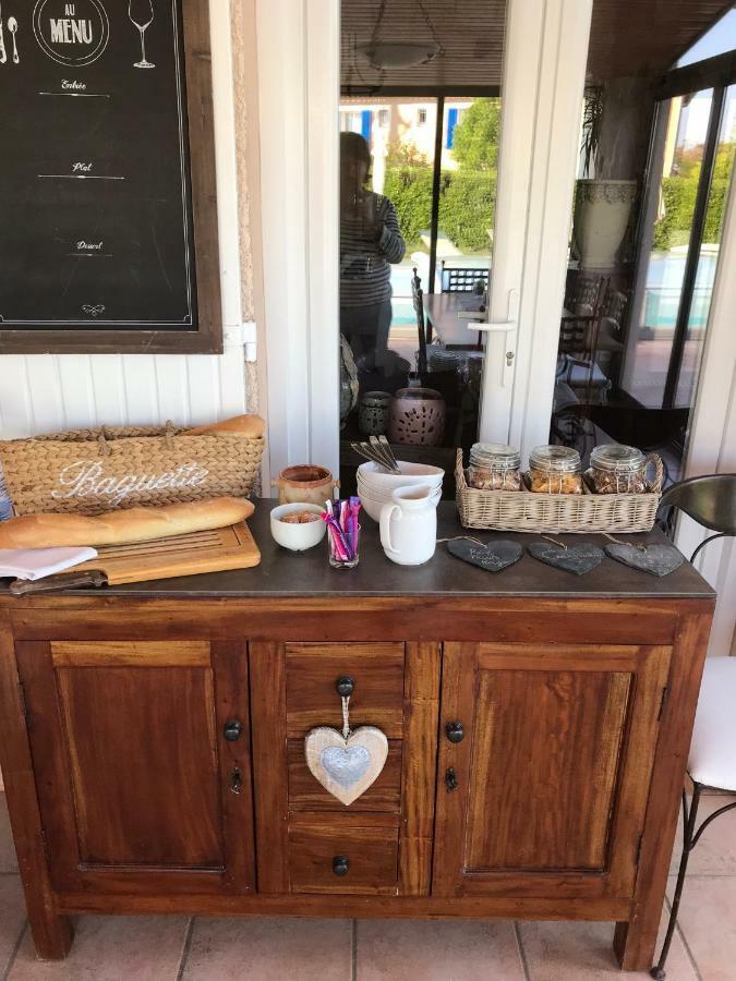 Les Secrets Du Mistral Bed & Breakfast Валансол Екстериор снимка