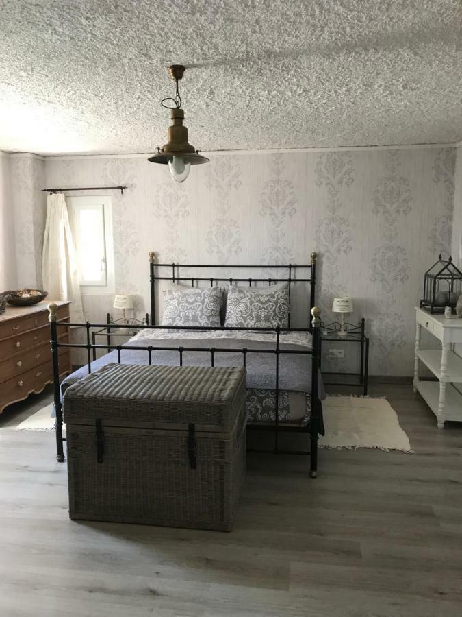 Les Secrets Du Mistral Bed & Breakfast Валансол Екстериор снимка