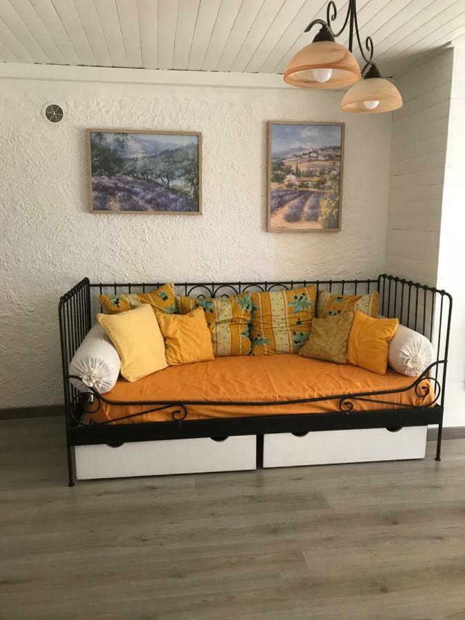 Les Secrets Du Mistral Bed & Breakfast Валансол Екстериор снимка